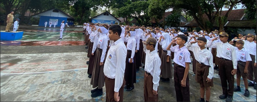 Merajut Asa di Gerbang Ilmu: Potret MPLS SMP Negeri 3 Kepanjen